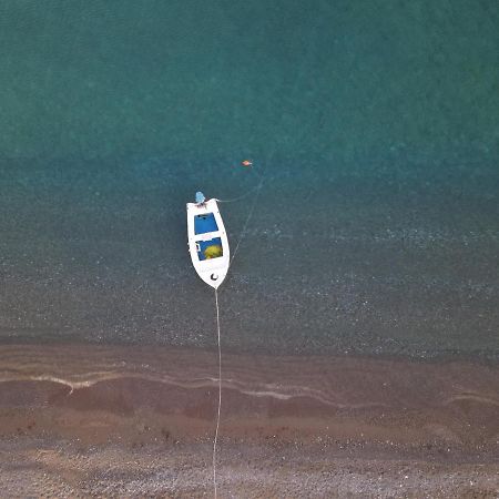 Seashore Beachfront Villa Lakhania Bagian luar foto