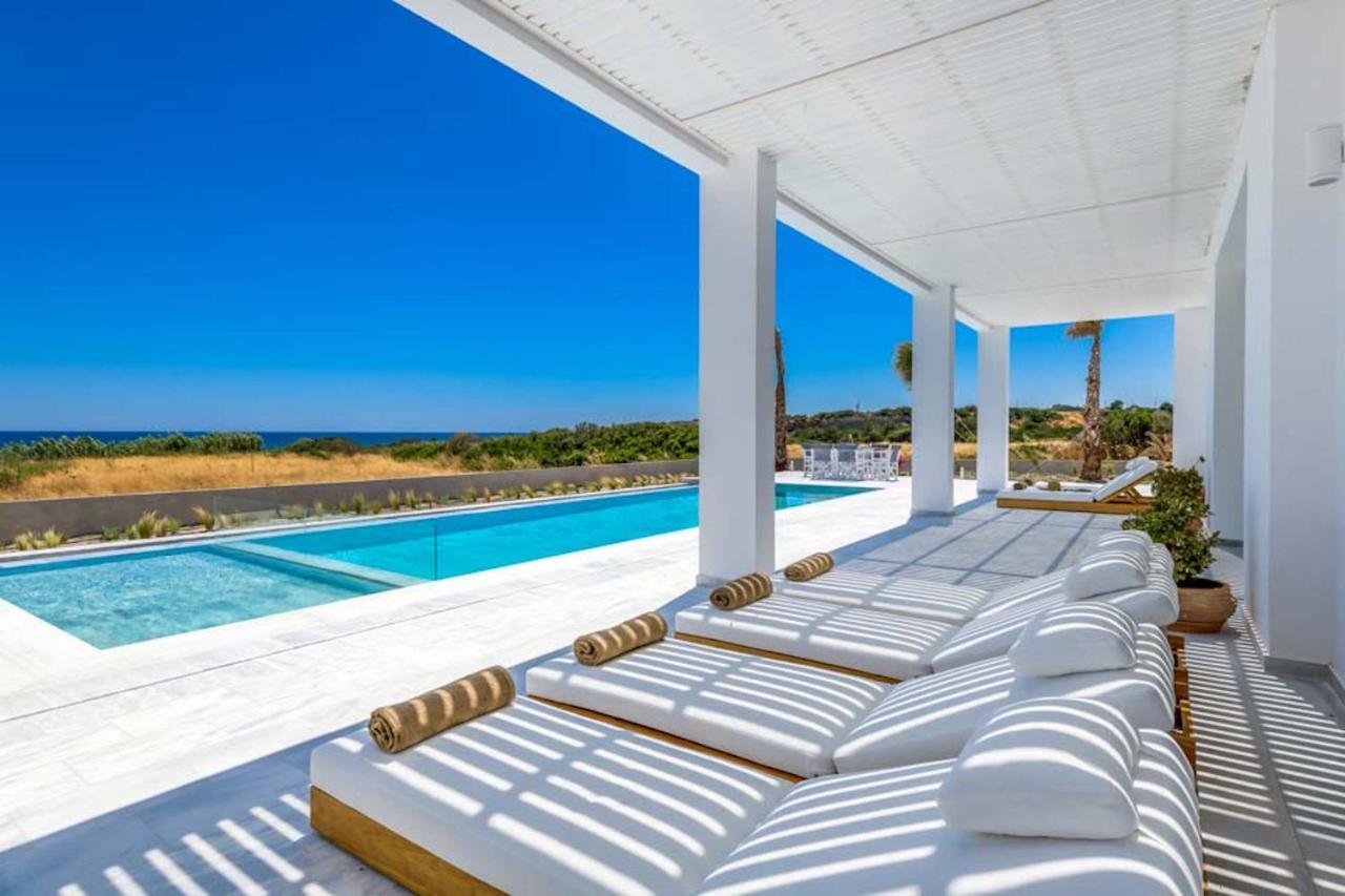 Seashore Beachfront Villa Lakhania Bagian luar foto