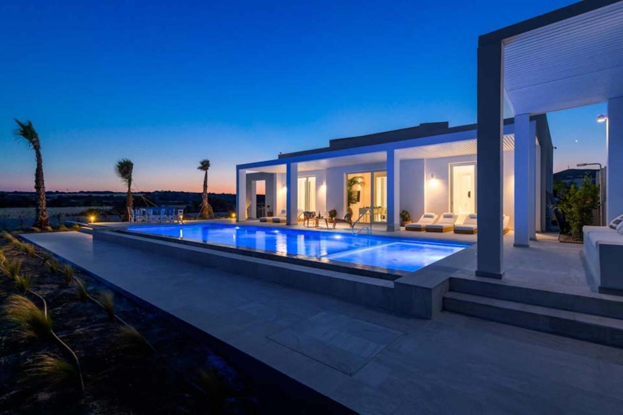 Seashore Beachfront Villa Lakhania Bagian luar foto