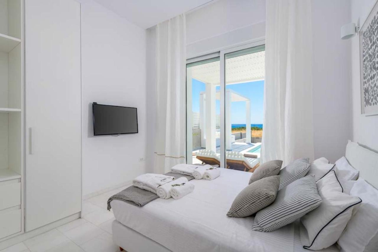 Seashore Beachfront Villa Lakhania Bagian luar foto