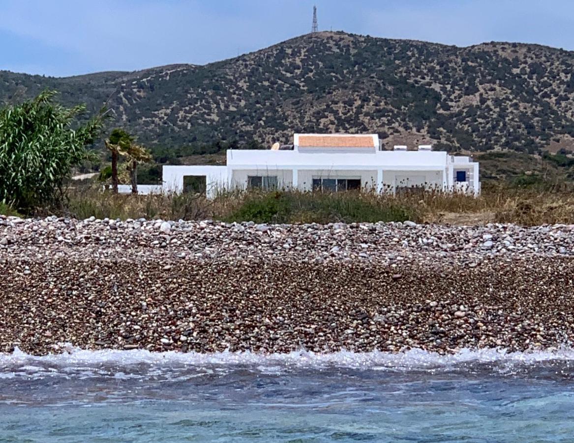 Seashore Beachfront Villa Lakhania Bagian luar foto