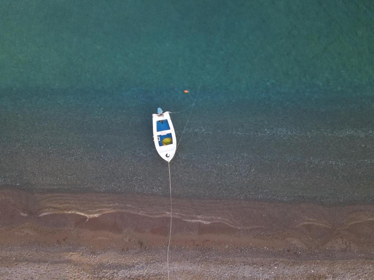 Seashore Beachfront Villa Lakhania Bagian luar foto